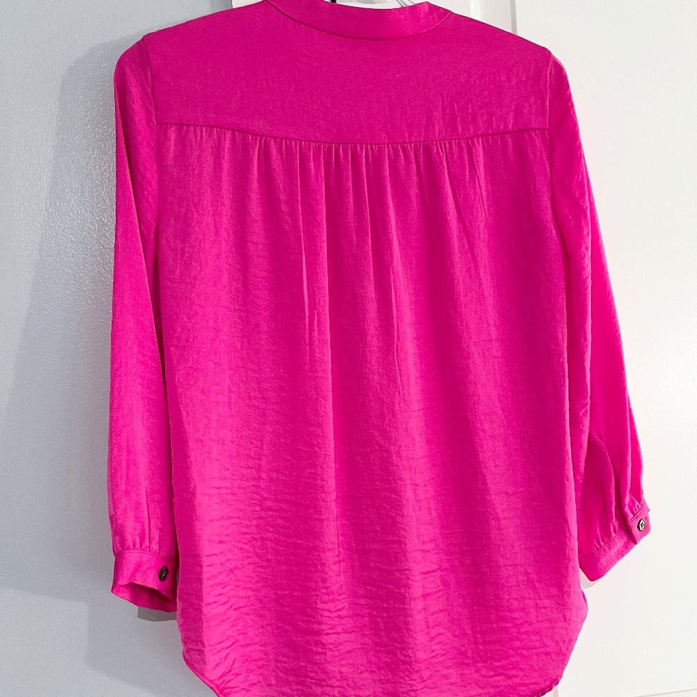 Vince Camuto Women's Women's V-Neck 3/4 Sleeve Rumple Blouse, like new - Picture 2 of 6
